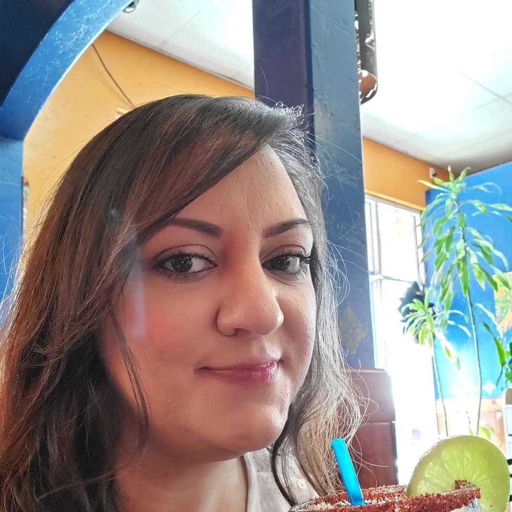 Meet your Posher, Yecenia